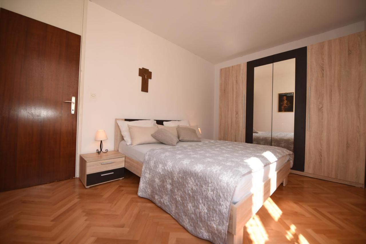 Apartment Ivana Омиш Экстерьер фото